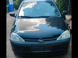 Schwarz Gebraucht 2002 Opel Corsa Kleinwagen | 650 € (Guter Preis)