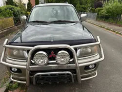 Grün Gebraucht 2001 Mitsubishi Pajero SUV | 3.000 €