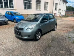 Grau Gebraucht 2006 Toyota Yaris Luna Kleinwagen | 3.990 € (Fairer Preis)