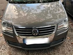 Grau Gebraucht 2008 VW Touran Highline Van / Kleinbus | 3.490 € (Fairer Preis)