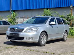 Stribrna/brilliantsilber Gebraucht 2009 Skoda Octavia Ambiente Kombi | 4.450 € (Fairer Preis)