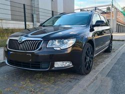 Braun Gebraucht 2012 Skoda Superb Kombi | 11.688 € (Teuer)