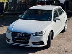 Weiß Gebraucht 2014 Audi A3 Ambiente Limousine | 13.650 € (Fairer Preis)