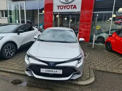 Cosmicsilber metallic (metallic) Gebraucht 2024 Toyota Corolla Team Limousine | 29.990 € (Teuer)