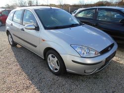 Silber metallic Gebraucht 2002 Ford Focus Basis Limousine | 2.000 € (Teuer)