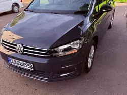 Grau Gebraucht 2019 VW Touran Comfortline Van / Kleinbus | 18.870 € (Guter Preis)