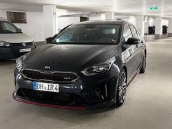Grau Gebraucht 2020 Kia ProCeed GT Kleinwagen | 24.000 € (Fairer Preis)