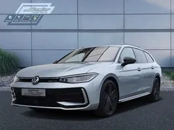Silber Gebraucht 2024 VW Passat R-line Kombi | 49.390 €