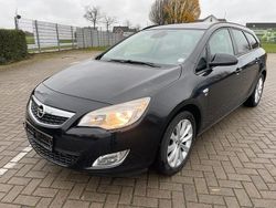 Schwarz Gebraucht 2013 Opel Astra Kombi | 2.500 € (Etwas zu teuer)