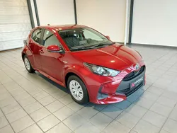 Rot Gebraucht 2021 Toyota Yaris Hybrid Comfort Limousine | 16.990 € (Fairer Preis)