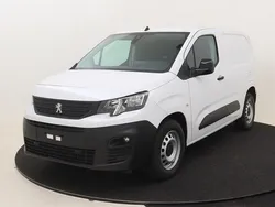 Icy white Neu 2025 Peugeot E-Partner Van / Kleinbus | 26.003 €