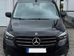 Schwarz Gebraucht 2023 Mercedes T180 Progressive Van / Kleinbus | 27.900 € (Fairer Preis)
