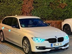 Weiß Gebraucht 2013 BMW 330 Sport Line Kombi | 15.990 €