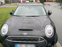 Schwarz Gebraucht 2021 Mini Clubman Kombi | 22.500 €