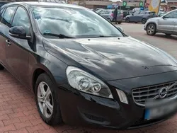 Schwarz Gebraucht 2011 Volvo V60 Kombi | 8.900 € (Teuer)