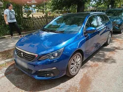 Blau Gebraucht 2018 Peugeot 308 Allure Kombi | 10.000 €