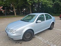 Silber Gebraucht 1998 VW Bora Limousine | 2.450 €