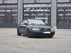 Grün Gebraucht 1994 Audi A4 Limousine | 2.100 €