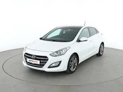 Weiß Gebraucht 2016 Hyundai i30 Passion Limousine | 10.660 € (Fairer Preis)