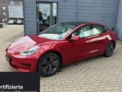 Rot Gebraucht 2021 Tesla Model 3 Limousine | 26.700 €