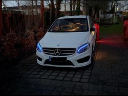 Weiß Gebraucht 2017 Mercedes B180 AMG line Van / Kleinbus | 18.150 € (Fairer Preis)