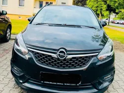 Schwarz Gebraucht 2016 Opel Zafira Van / Kleinbus | 12.000 € (Etwas zu teuer)