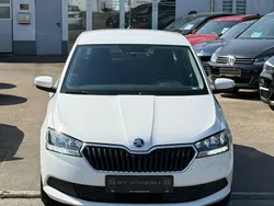 Bila candy/candyweiss Gebraucht 2021 Skoda Fabia Cool Plus Limousine | 9.999 € (Guter Preis)