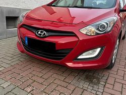 Rot Gebraucht 2015 Hyundai i30 Limousine | 6.999 € (Teuer)