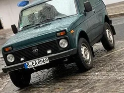 Grün Gebraucht 2009 Lada niva SUV | 3.900 € (Guter Preis)