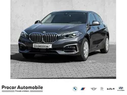 Grau Gebraucht 2021 BMW 118 Luxury Line Kleinwagen | 22.690 € (Fairer Preis)