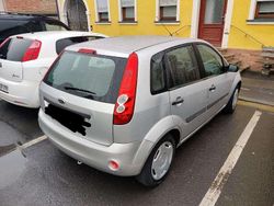 Grau Gebraucht 2008 Ford Fiesta Kleinwagen | 2.200 € (Fairer Preis)