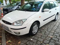 Weiß Gebraucht 2002 Ford Focus Kleinwagen | 2.599 €
