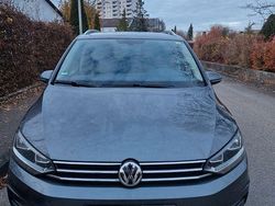 Grau Gebraucht 2018 VW Touran Sound Van / Kleinbus | 11.900 € (Fairer Preis)