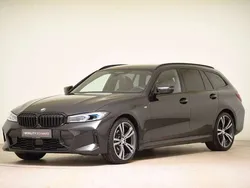 Saphirschwarz metallic Gebraucht 2023 BMW 320 M Sport Kombi | 43.640 € (Fairer Preis)