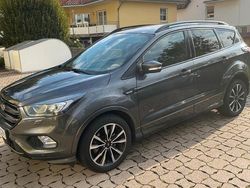 Grau Gebraucht 2018 Ford Kuga ST-Line SUV | 15.000 € (Fairer Preis)
