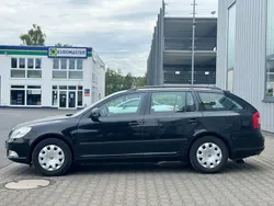Schwarz Gebraucht 2011 Skoda Octavia Ambiente Kombi | 4.490 € (Superpreis)