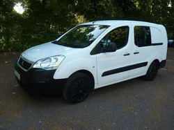 Weiß Gebraucht 2018 Peugeot Partner Van / Kleinbus | 10.900 € (Fairer Preis)