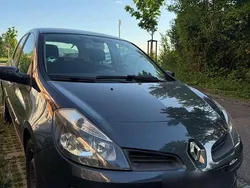 Grau Gebraucht 2005 Renault Clio II Limousine | 1.799 € (Teuer)