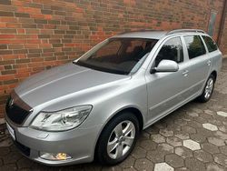 Silber Gebraucht 2012 Skoda Octavia Elegance Kombi | 7.950 € (Etwas zu teuer)
