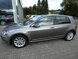 Grau Gebraucht 2015 VW Golf VII LOUNGE Limousine | 8.790 € (Guter Preis)