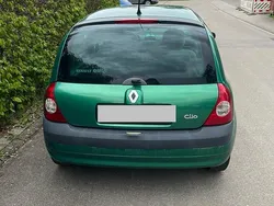 Grün Gebraucht 2001 Renault Clio II Kleinwagen | 1.540 €
