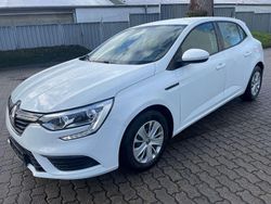 Weiß Gebraucht 2016 Renault Mégane IV Life Limousine | 7.500 € (Guter Preis)