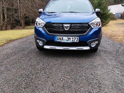 Blau Gebraucht 2022 Dacia Lodgy Stepway Van / Kleinbus | 11.290 € (Guter Preis)