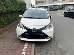 Weiß Gebraucht 2015 Toyota Aygo X-play Kleinwagen | 6.900 € (Fairer Preis)