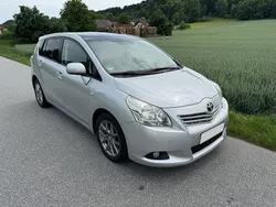 Silber Gebraucht 2011 Toyota Verso Edition Van / Kleinbus | 4.990 € (Fairer Preis)