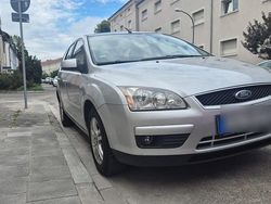 Silber Gebraucht 2007 Ford Focus Kleinwagen | 1.100 €