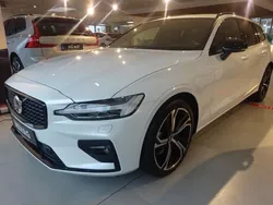 Weiss Gebraucht 2023 Volvo V60 Plus Kombi | 40.880 € (Teuer)