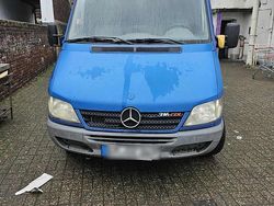 Blau Gebraucht 2006 Mercedes 316 Van | 5.000 €
