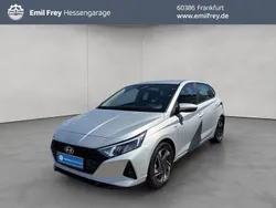 Sleek silver metallic Gebraucht 2023 Hyundai i20 Trend Kleinwagen | 18.350 € (Fairer Preis)