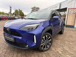 Blau Neu 2025 Toyota Yaris Cross Team SUV | 32.590 € (Etwas zu teuer)
